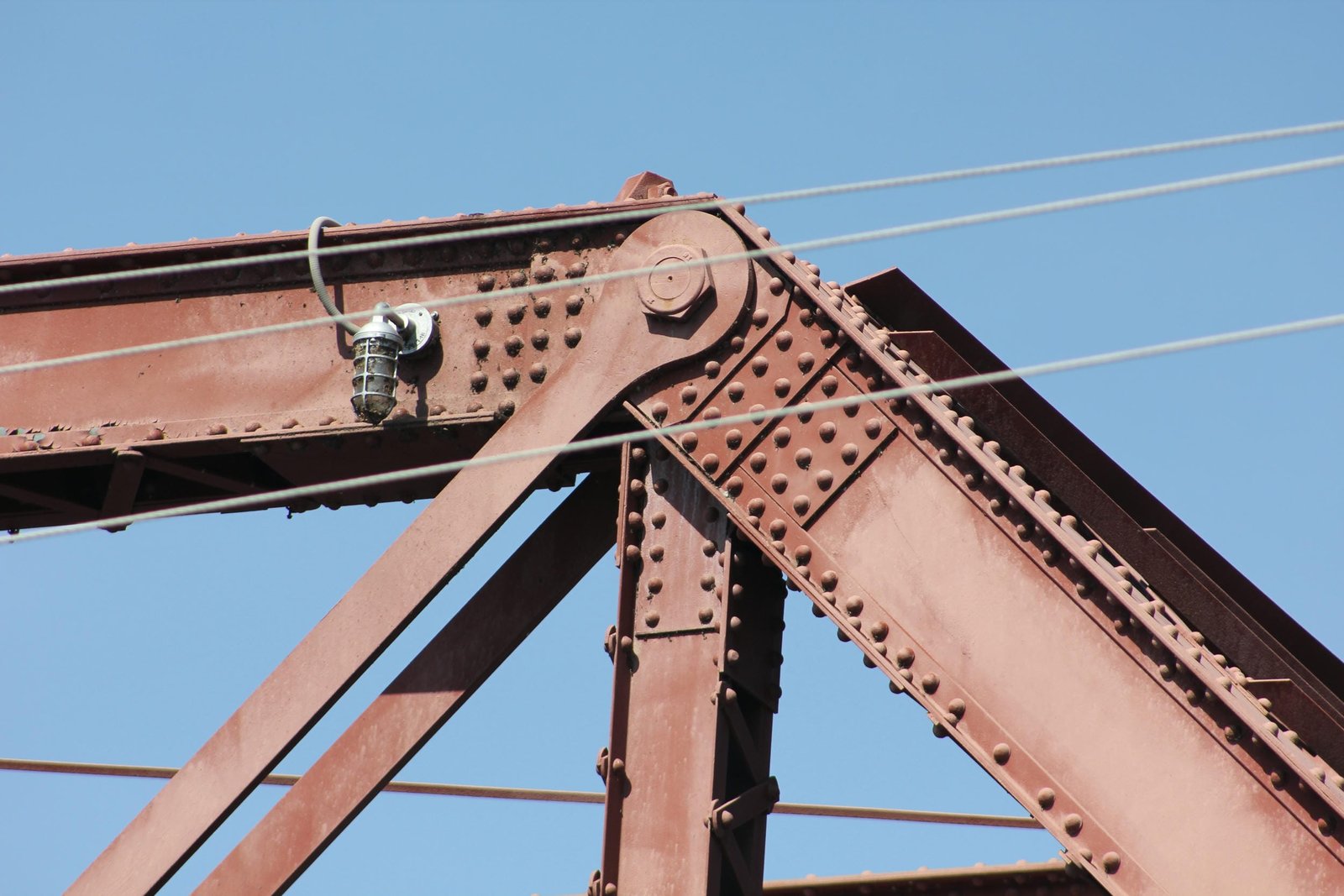 Upper angle connection